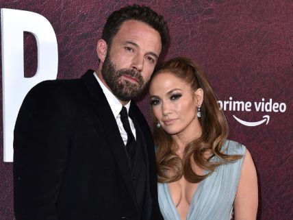 Ben Affleck is in a relationship with Jennifer Lopez.